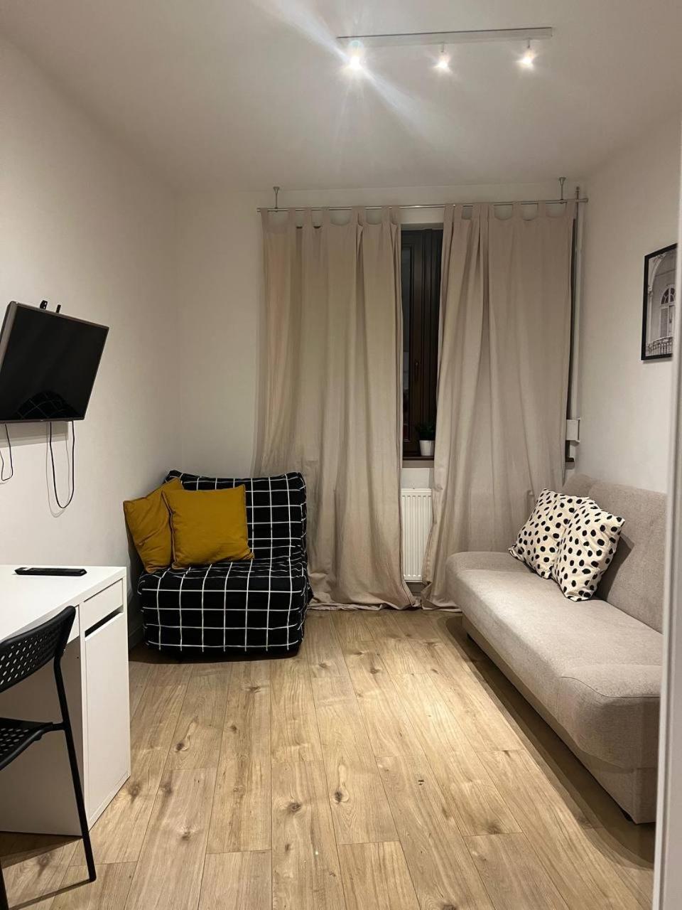 City Center - 3 Rooms - New Building - Private Parking Place - Garage فروتسواف المظهر الخارجي الصورة