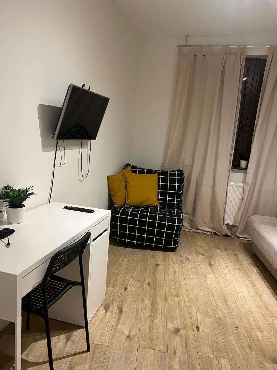 City Center - 3 Rooms - New Building - Private Parking Place - Garage فروتسواف المظهر الخارجي الصورة